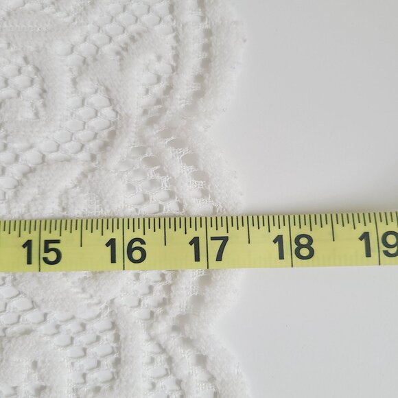 Vintage Tapestry Crochet Lace White Table Centerpiece Doily - Picture 6 of 7